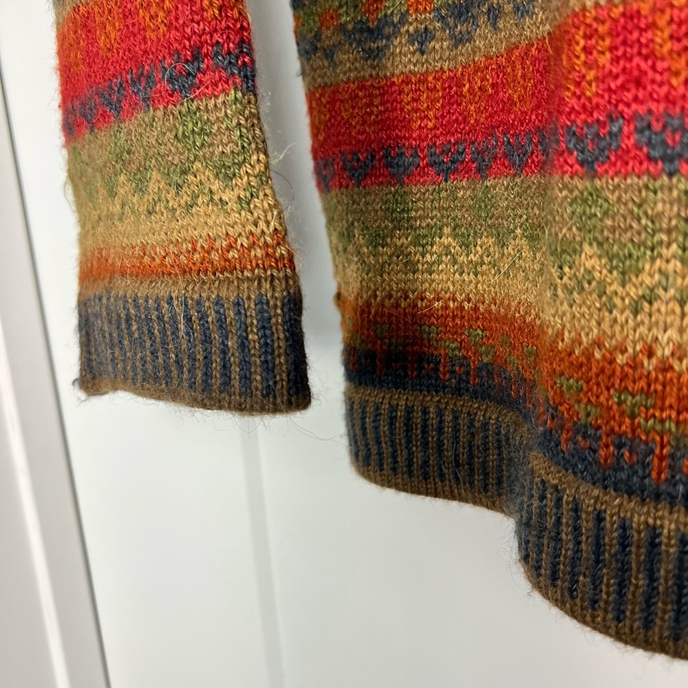 Peruvian Alpaca Wool Sweater with Vibrant Patterns Large - Picture 7 of 8